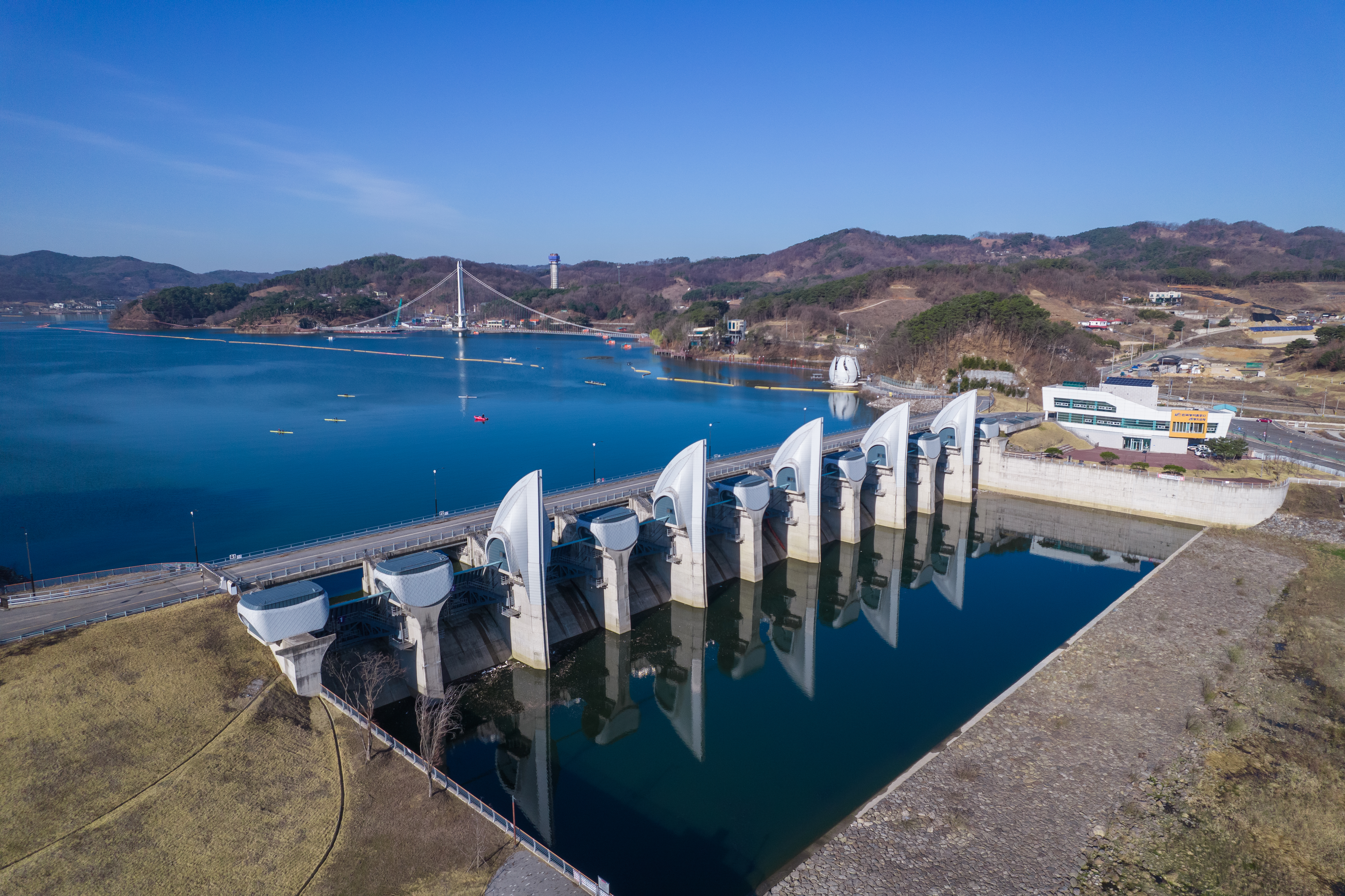 충남 예산 예당저수지 수문